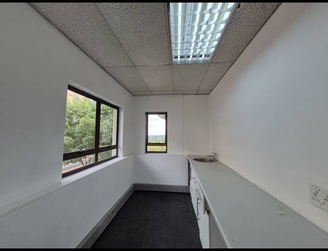 320M² OFFICE TO LET IN HYDE PARK